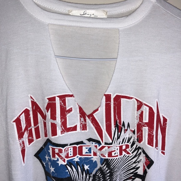 vintage tee with cut out on the top - Picture 2 of 3